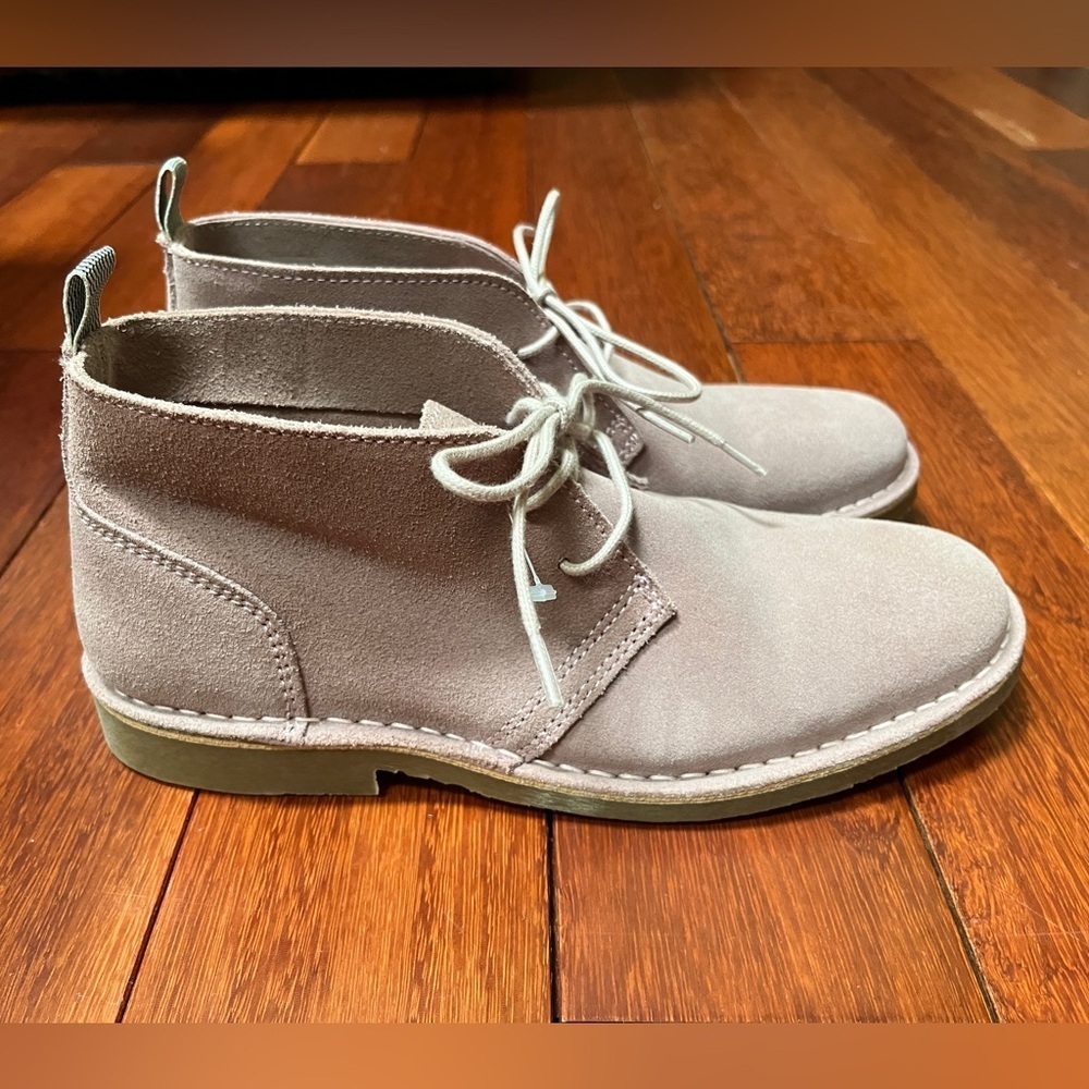 NWOT Soft Moc Desert Style Suede Boots, colour light pink size ladies 6.5
